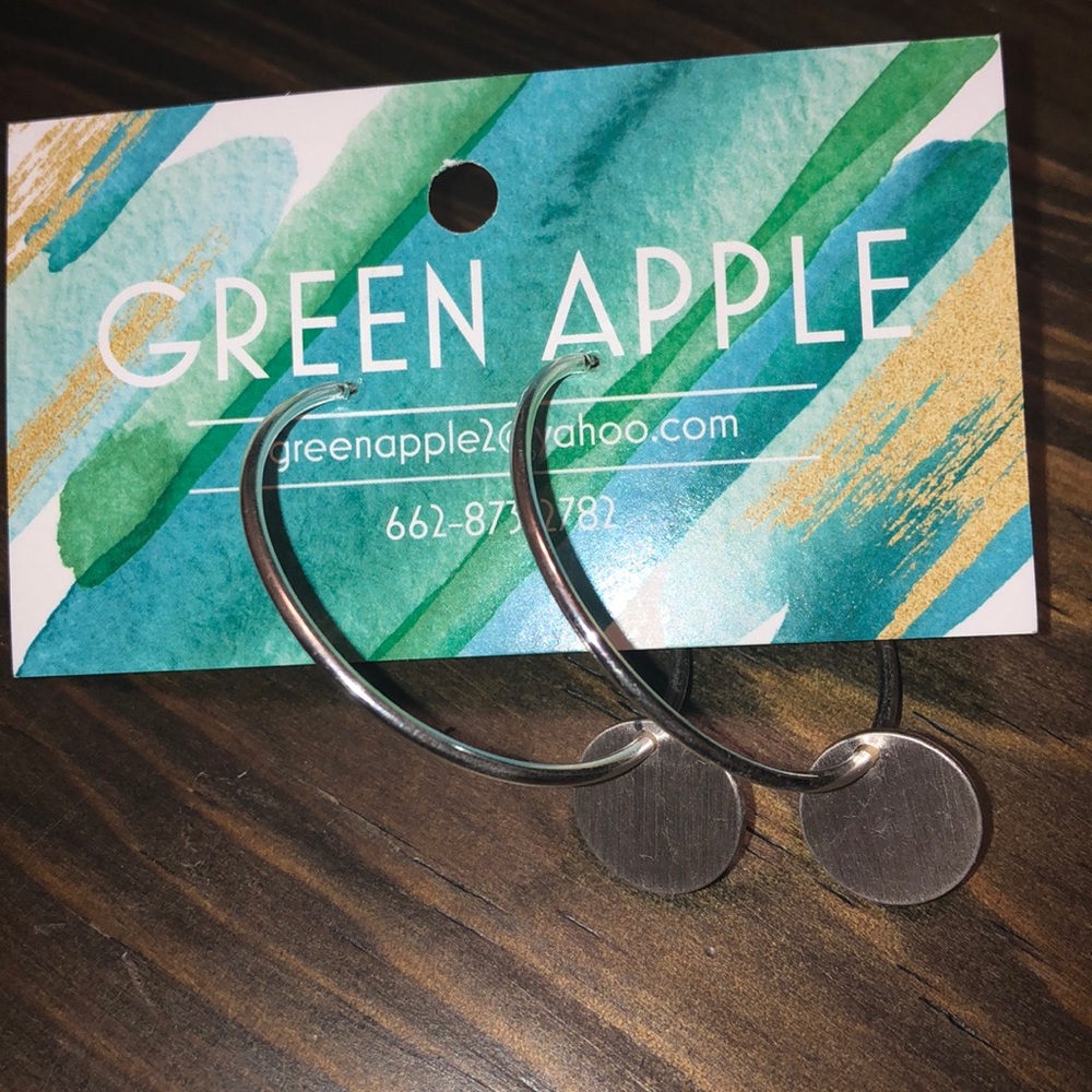 Silver loops with accessory